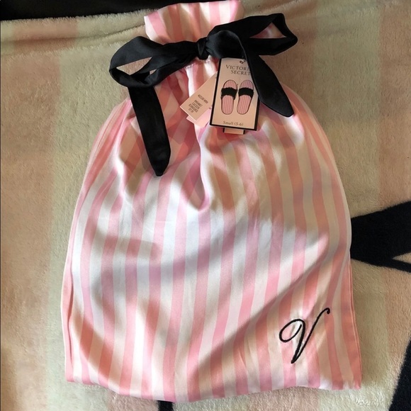 ‼️SOLD‼️ VS Robe &Slippers bundle - Picture 7 of 8